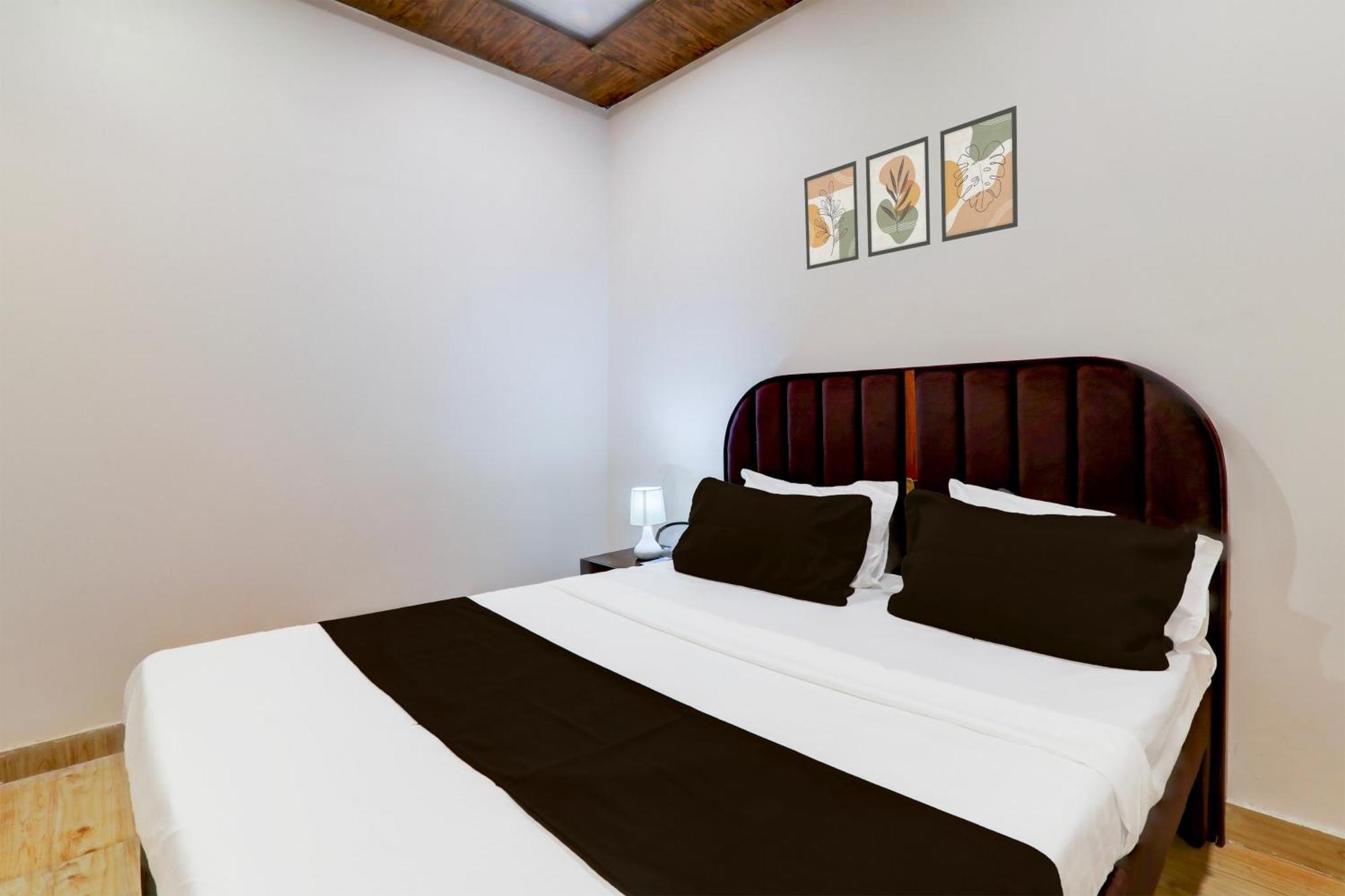 Hotel Super O Aastha *